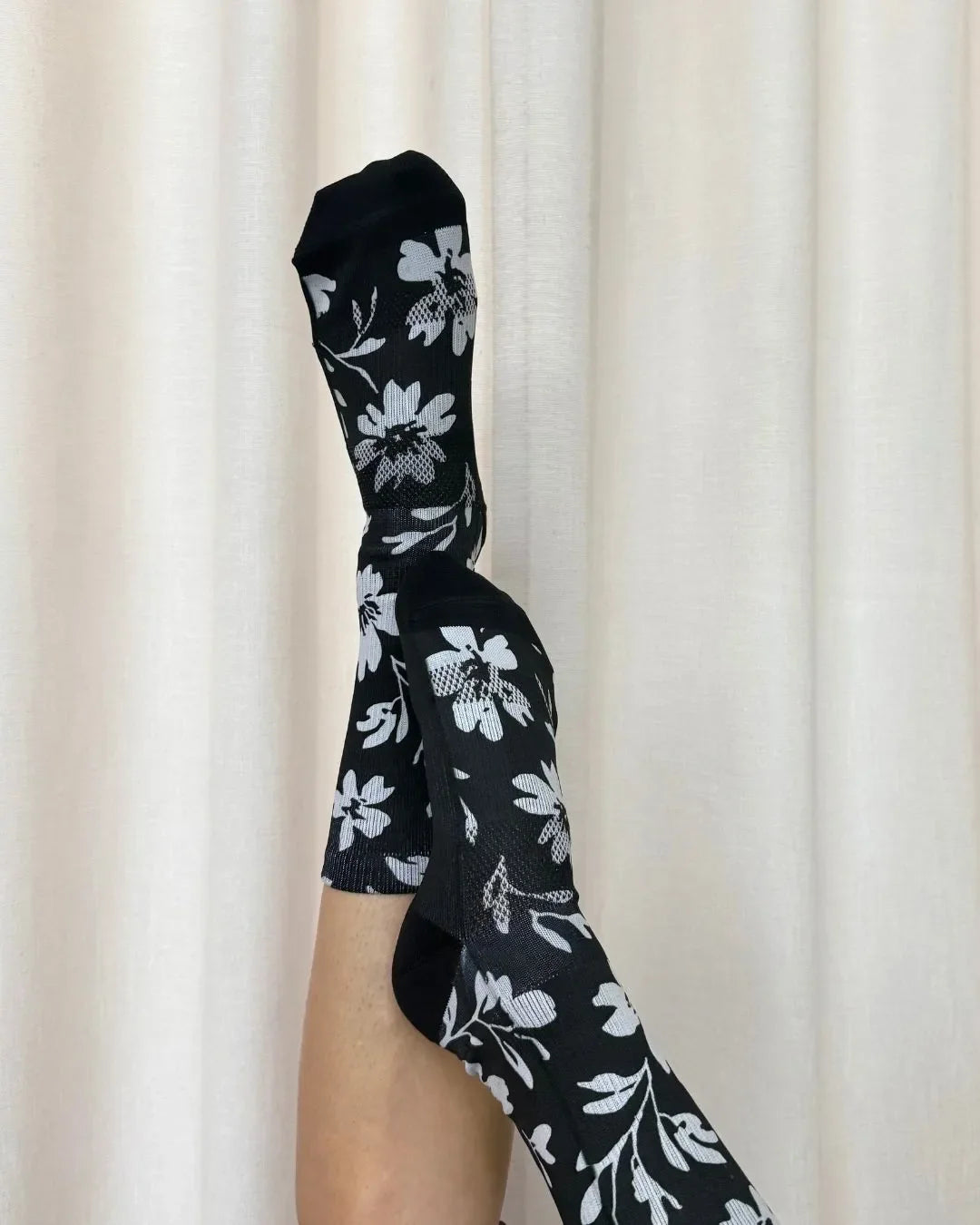 Samsara Performance Crew Socks - Black Floral Maze