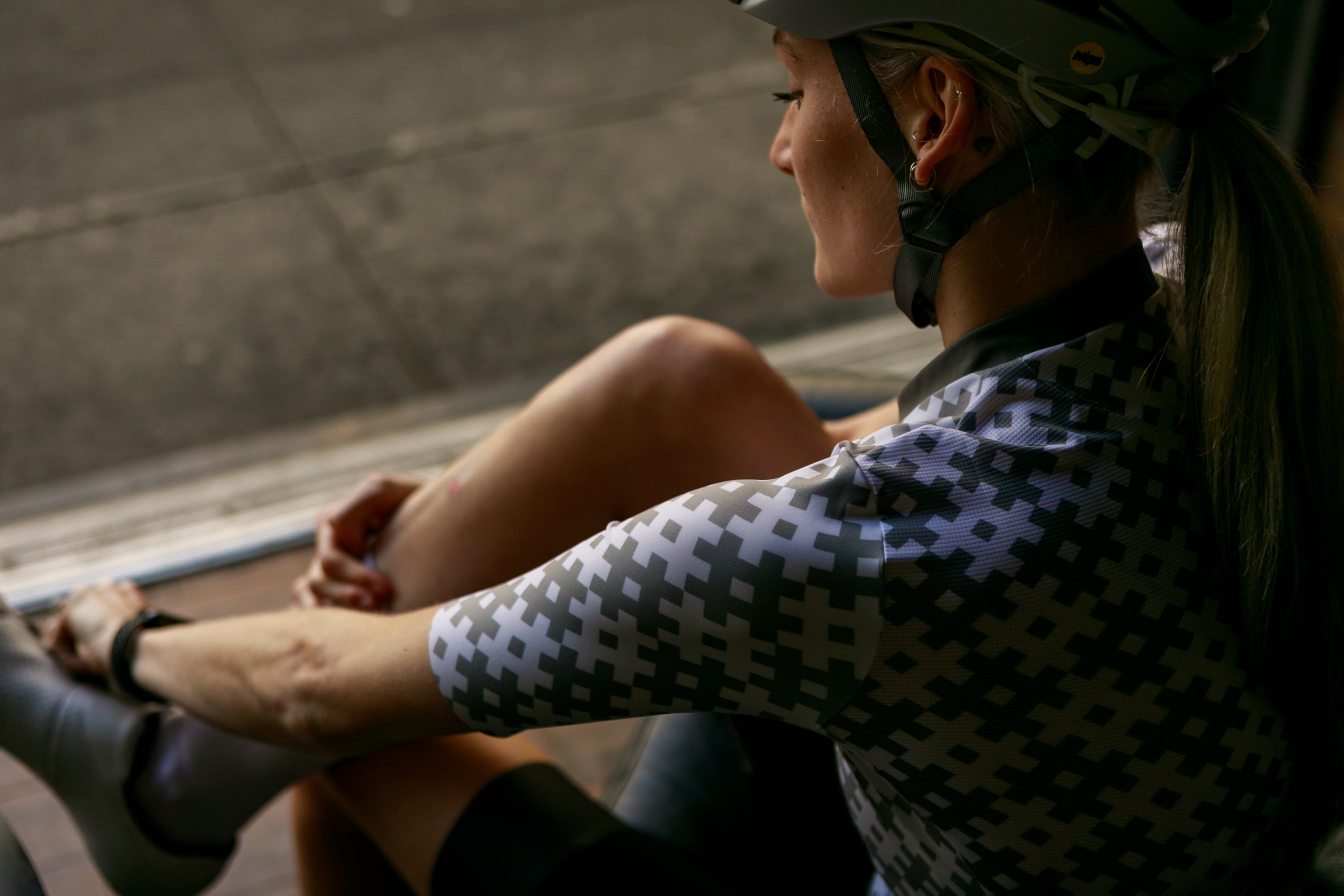 Kansept1 Women's ProSpec Rouleur SZ Jersey | #HashTag | Tarmac Gray/White