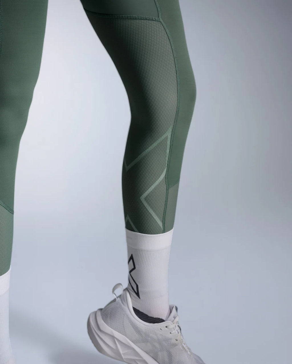 2XU Aero Mesh Hi-Rise Compression Tights–Olive Leaf