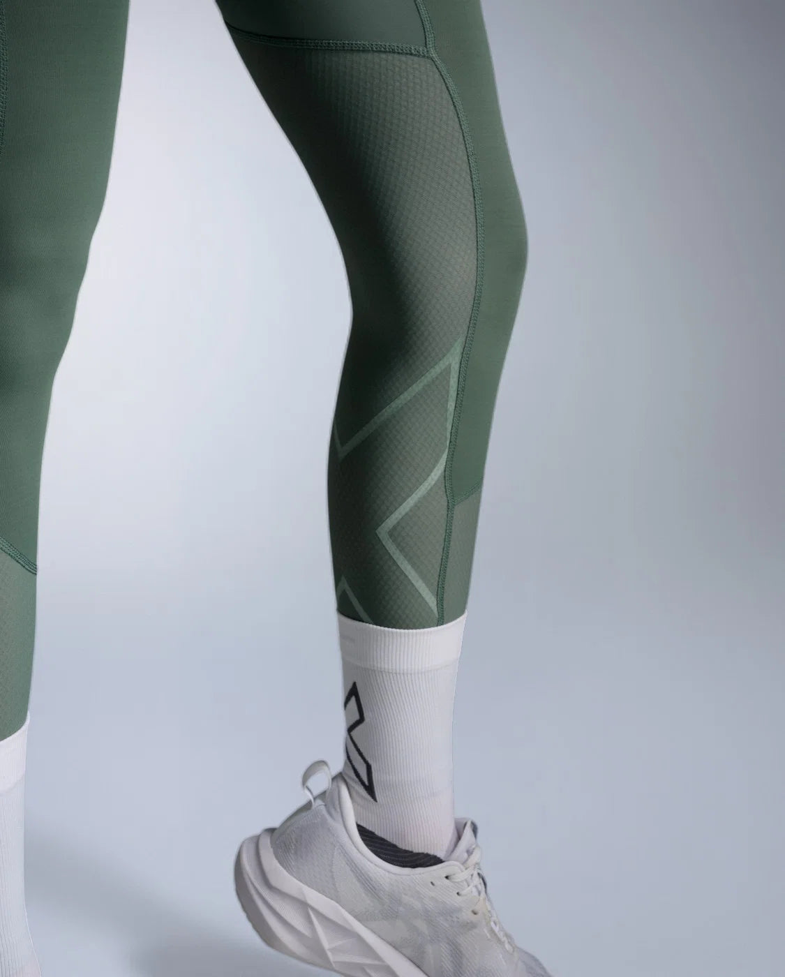2XU Aero Mesh Hi-Rise Compression Tights–Olive Leaf