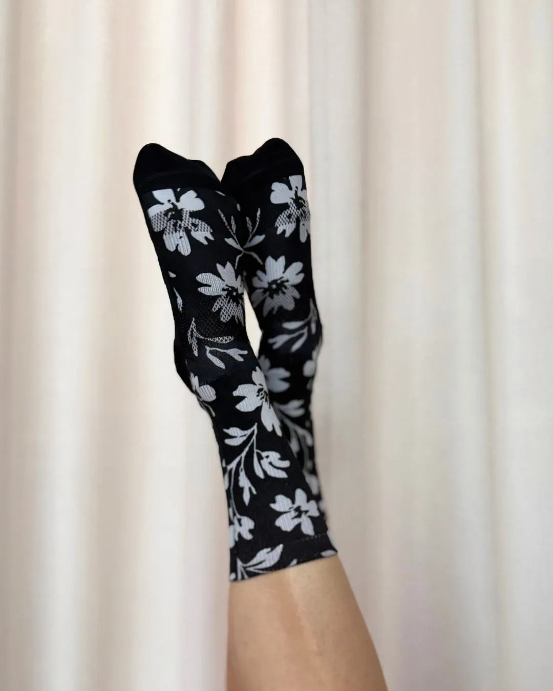 Samsara Performance Crew Socks - Black Floral Maze