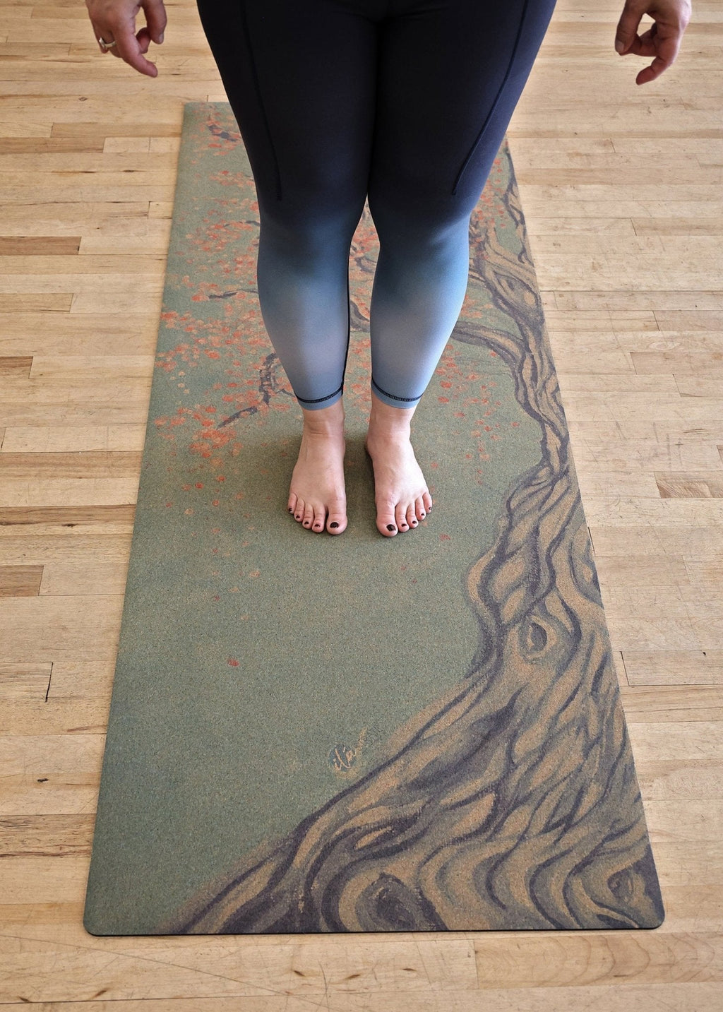 iláSTRATE Tree Pose Cork Yoga Mat